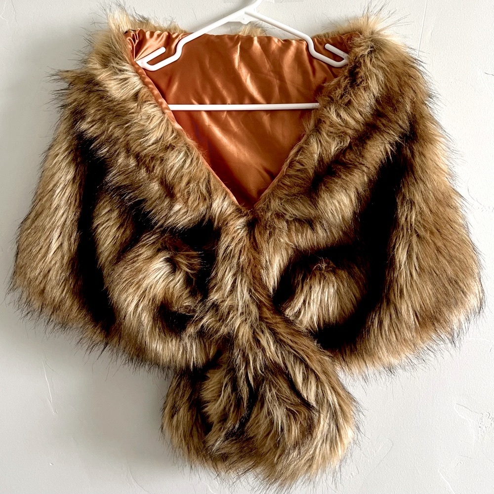 *NWOT* Classic Faux Fur Stole